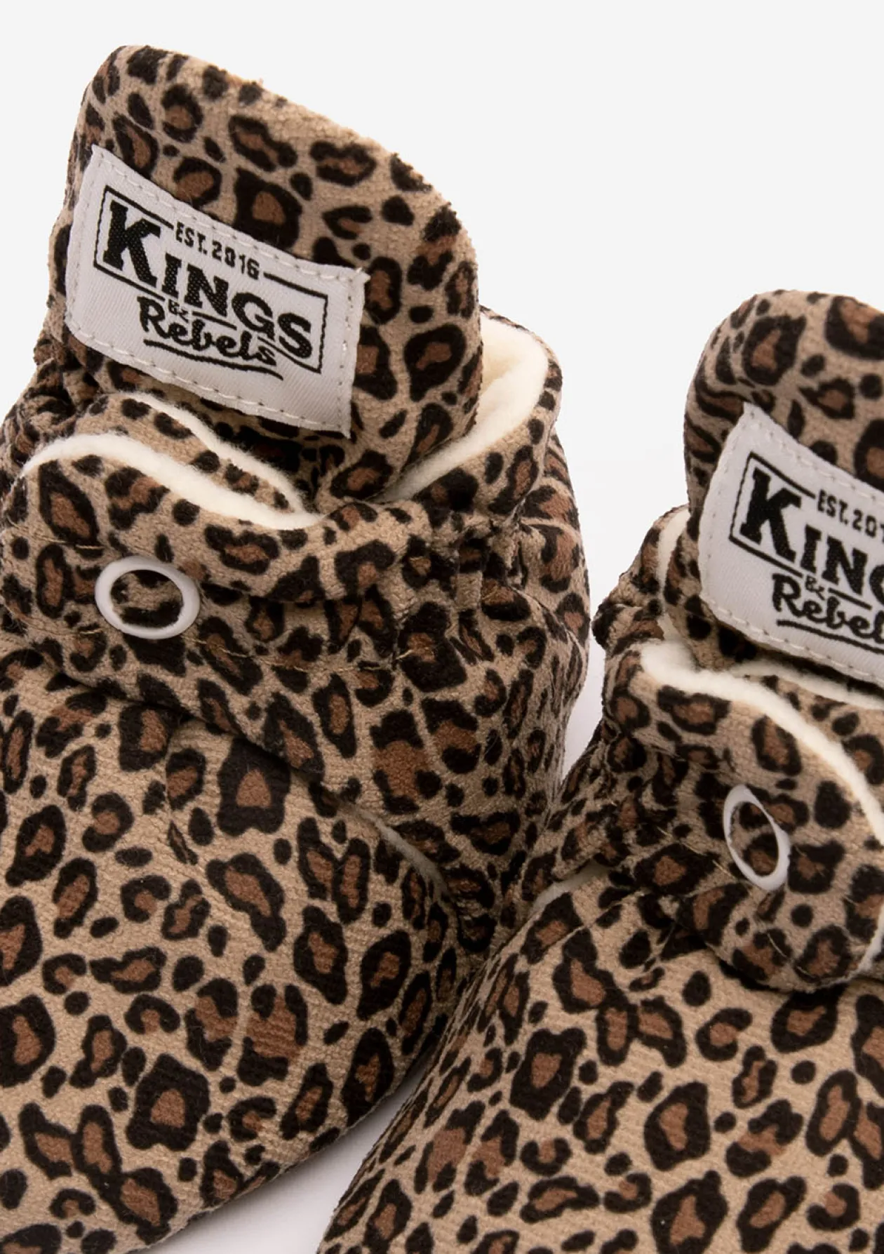 Baby Booties Gamuza Leo