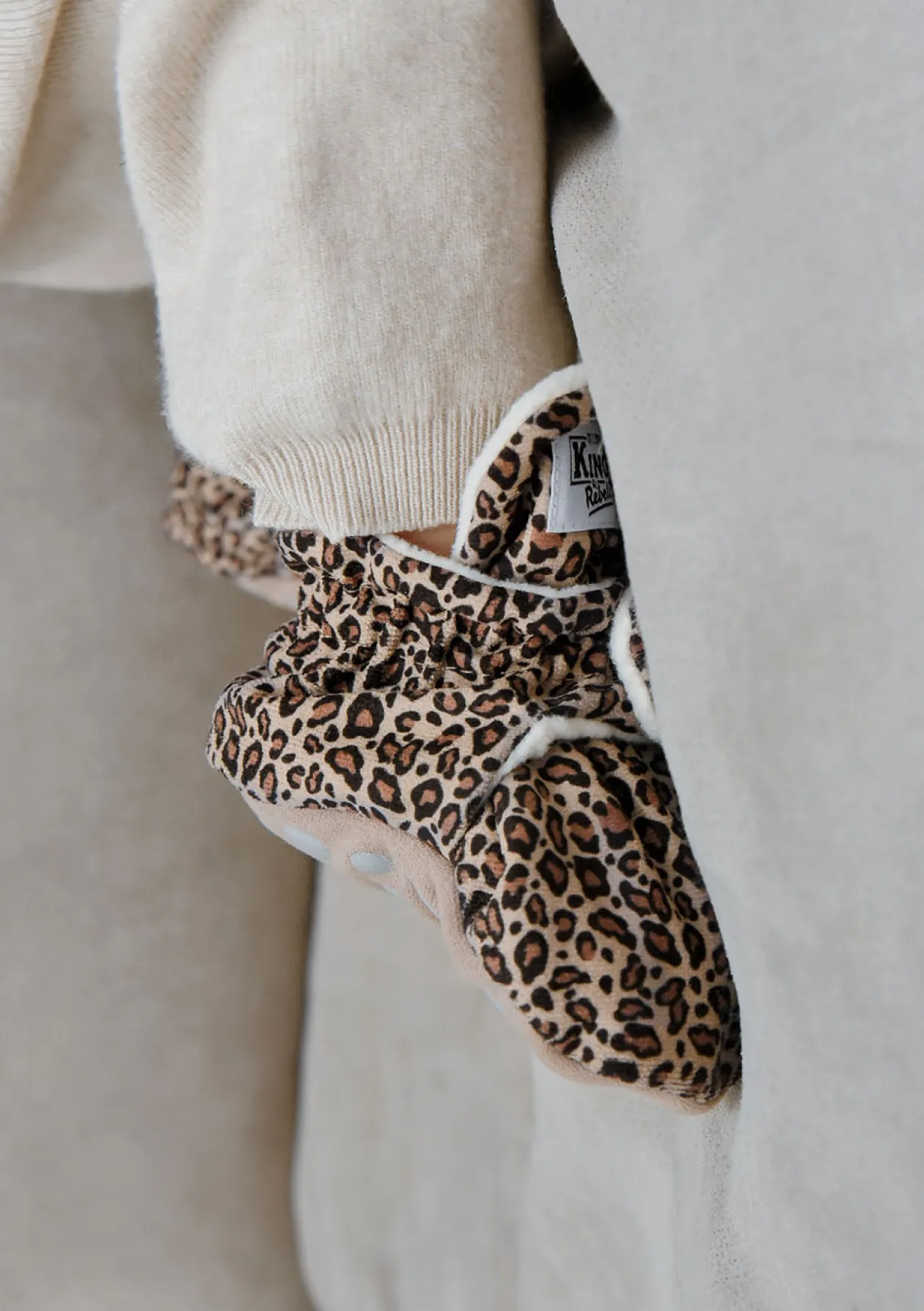 Baby Booties Gamuza Leo