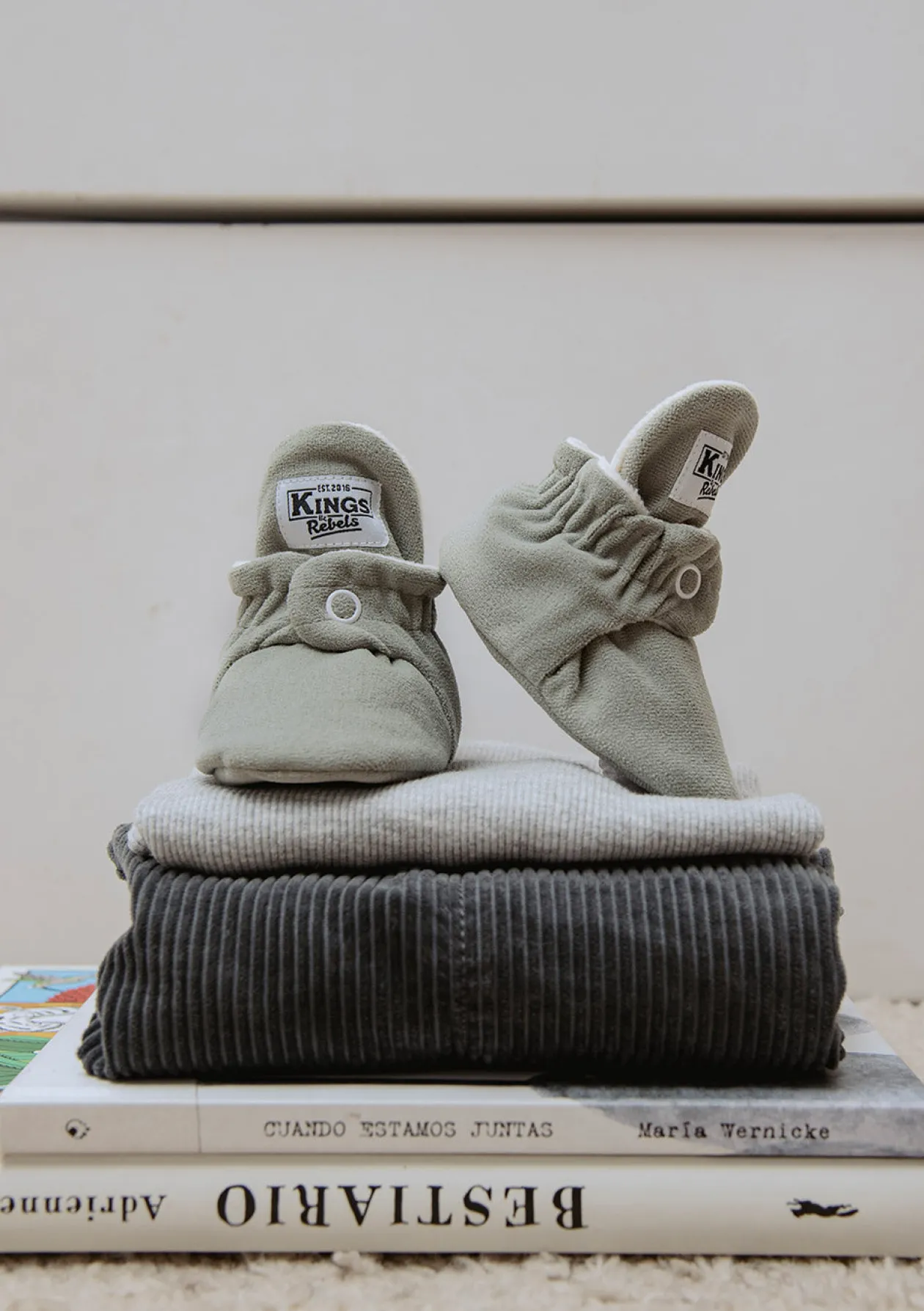 Baby Booties Gamuza Stone