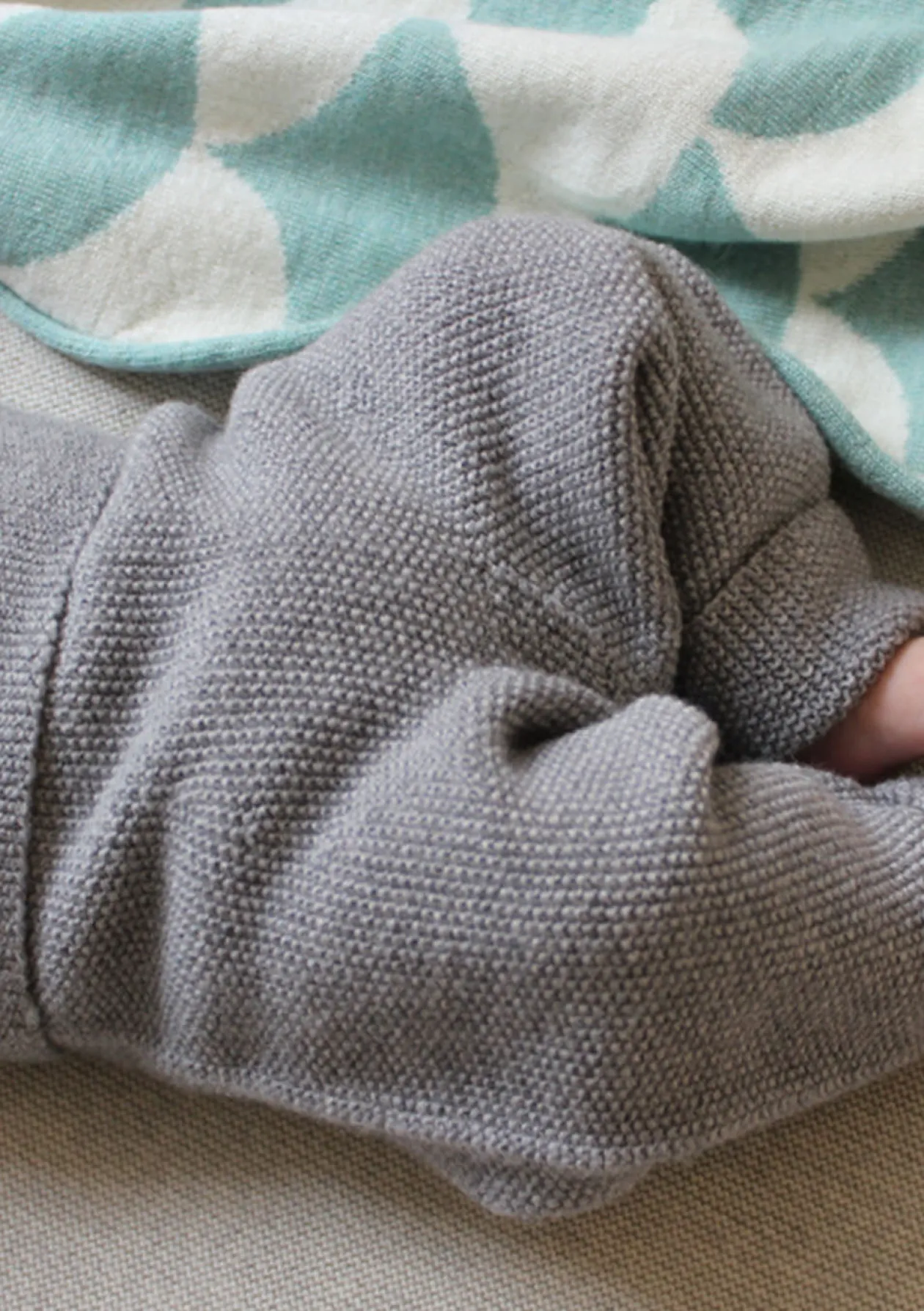 Babyhose Reiskornoptik stein