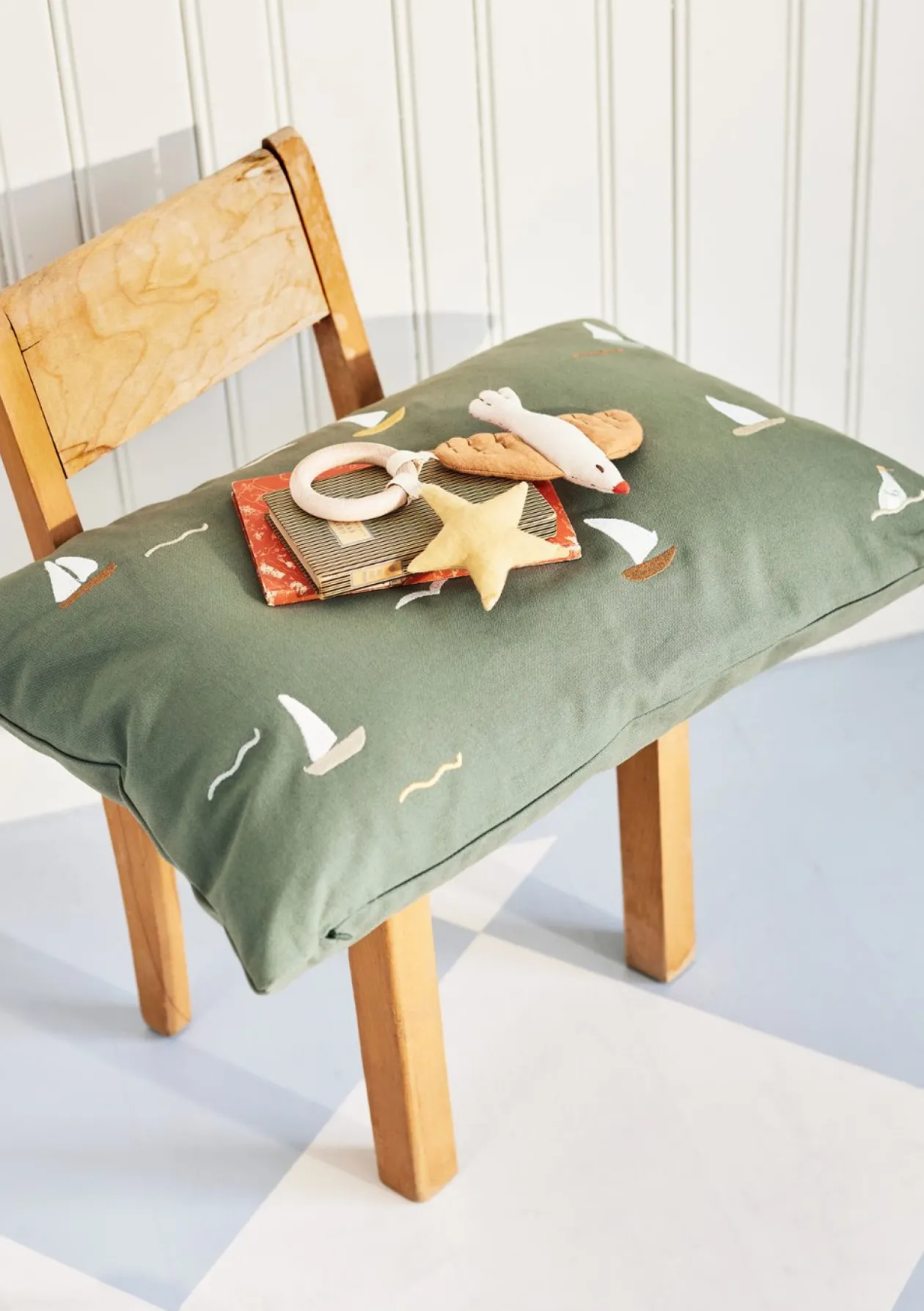 Besticktes Kissen 'Cinna' Sailboats