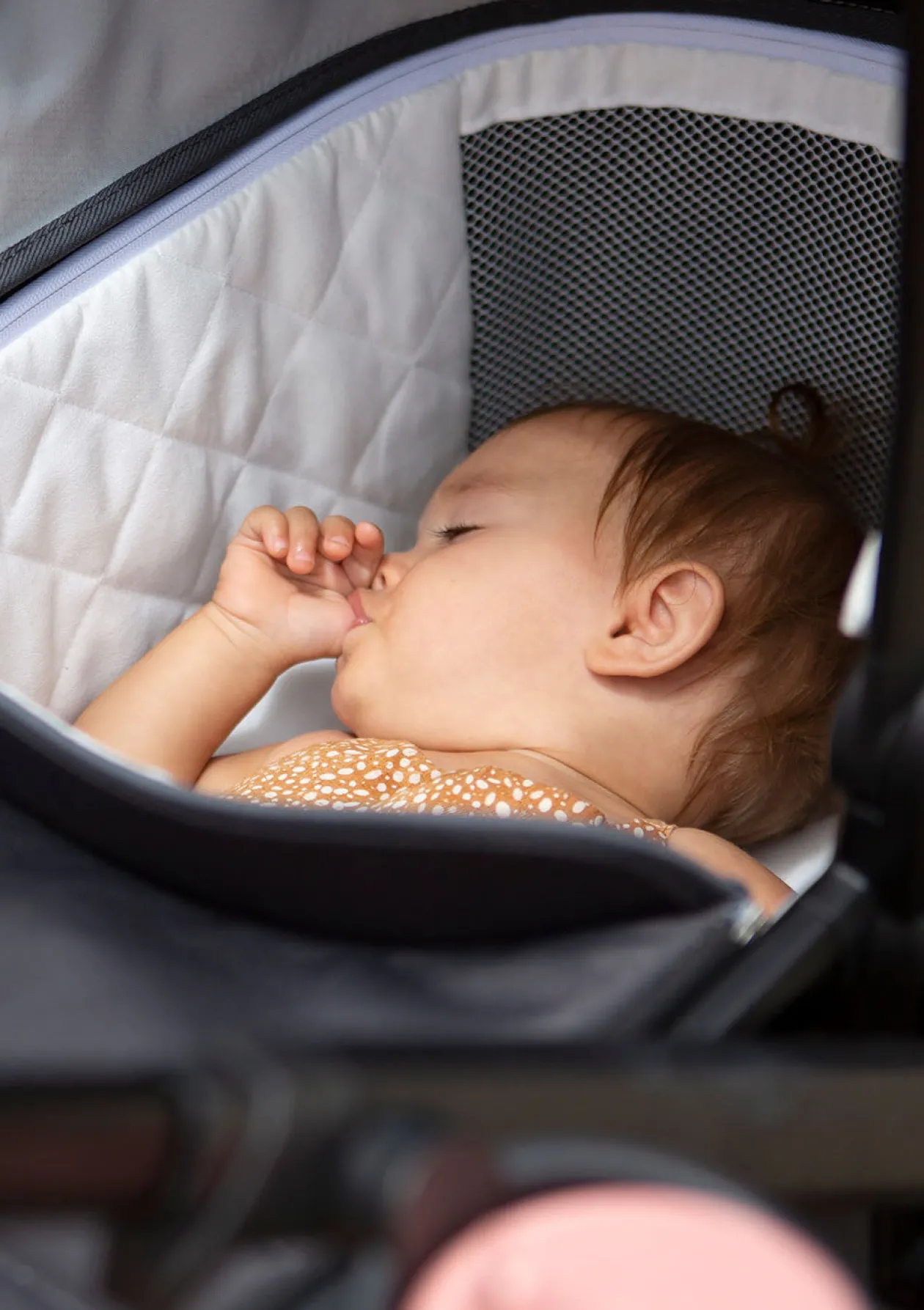 Liegewanne dunkelgrau / schwarz