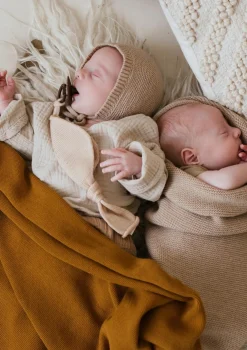 Merino Bonnet 'Dolly' Sand