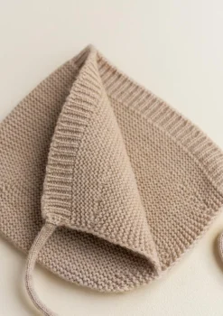 Merino Bonnet 'Dolly' Sand