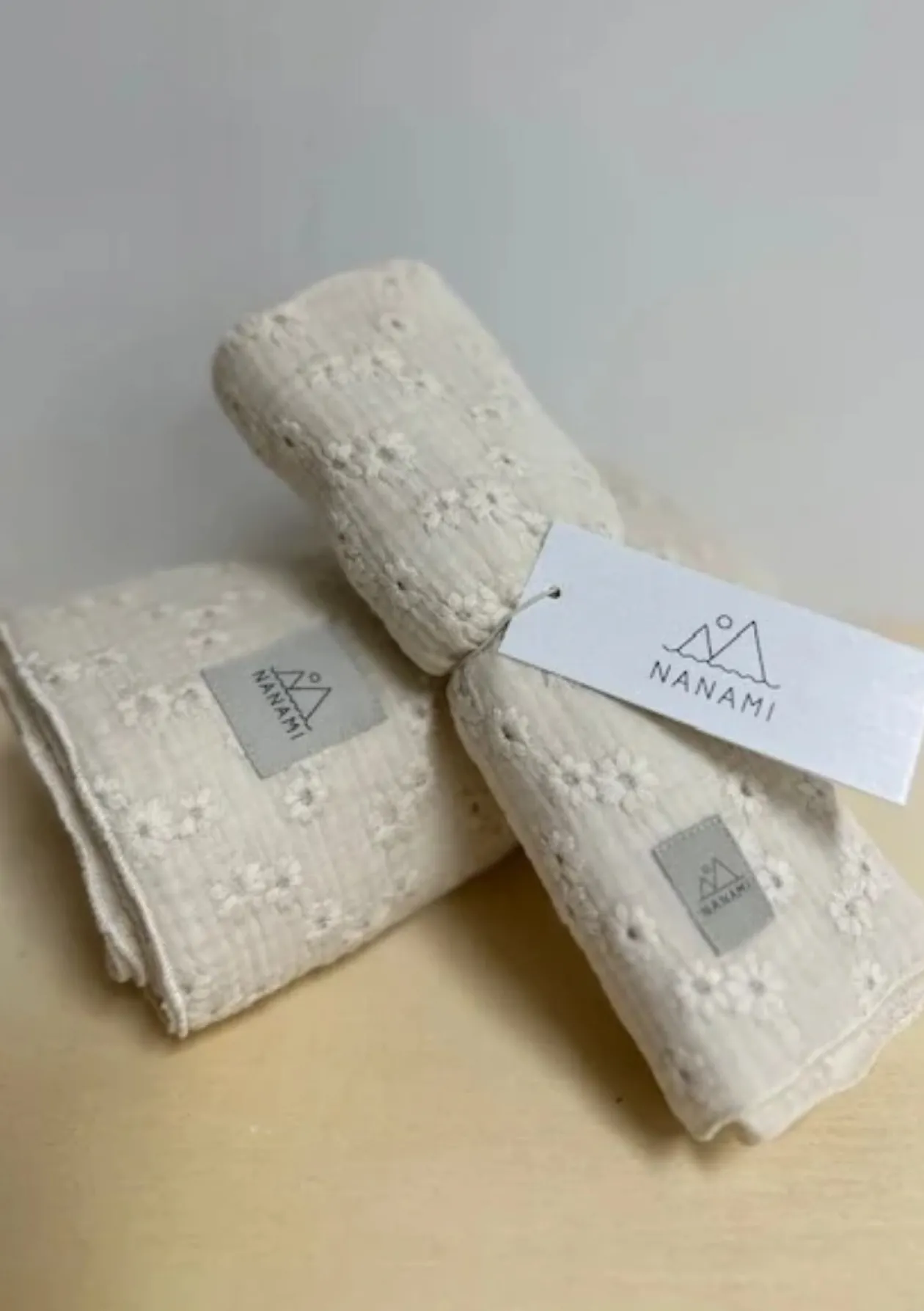 Mulltuch mit Stickereien 60 x 60 cm