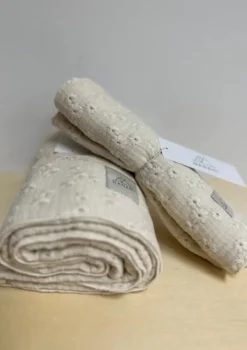 Mulltuch mit Stickereien 60 x 60 cm