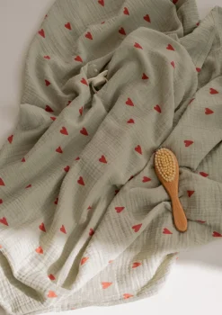 Musselin Mulltuch 'Swaddle Print Large' Green Hearts 120 x 120 cm