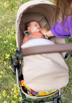 Neugeborenen-Aufsatz 'Nest to Seat' für 'Aer2' Space Black