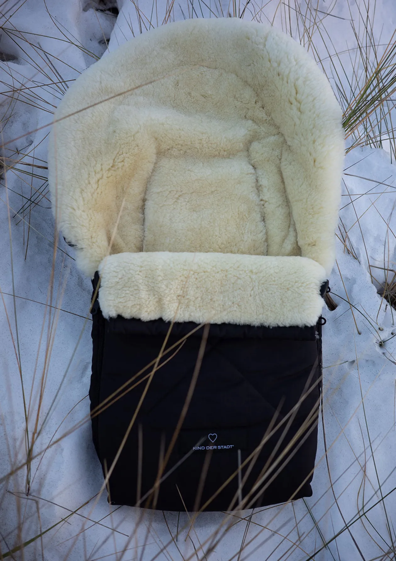 Premium Lammfell-Fußsack für Babywanne & Kinderautositz midnight black