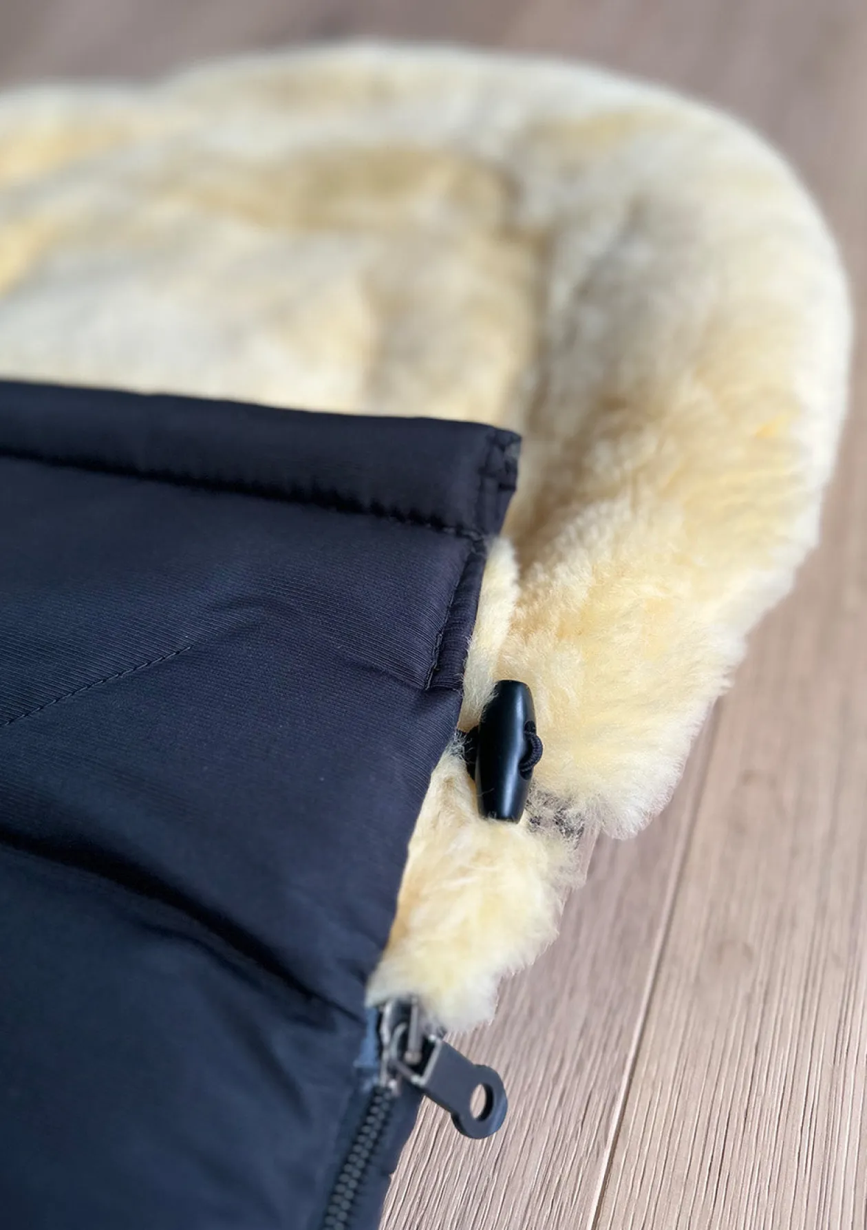Premium Lammfell-Fußsack für Babywanne & Kinderautositz midnight black