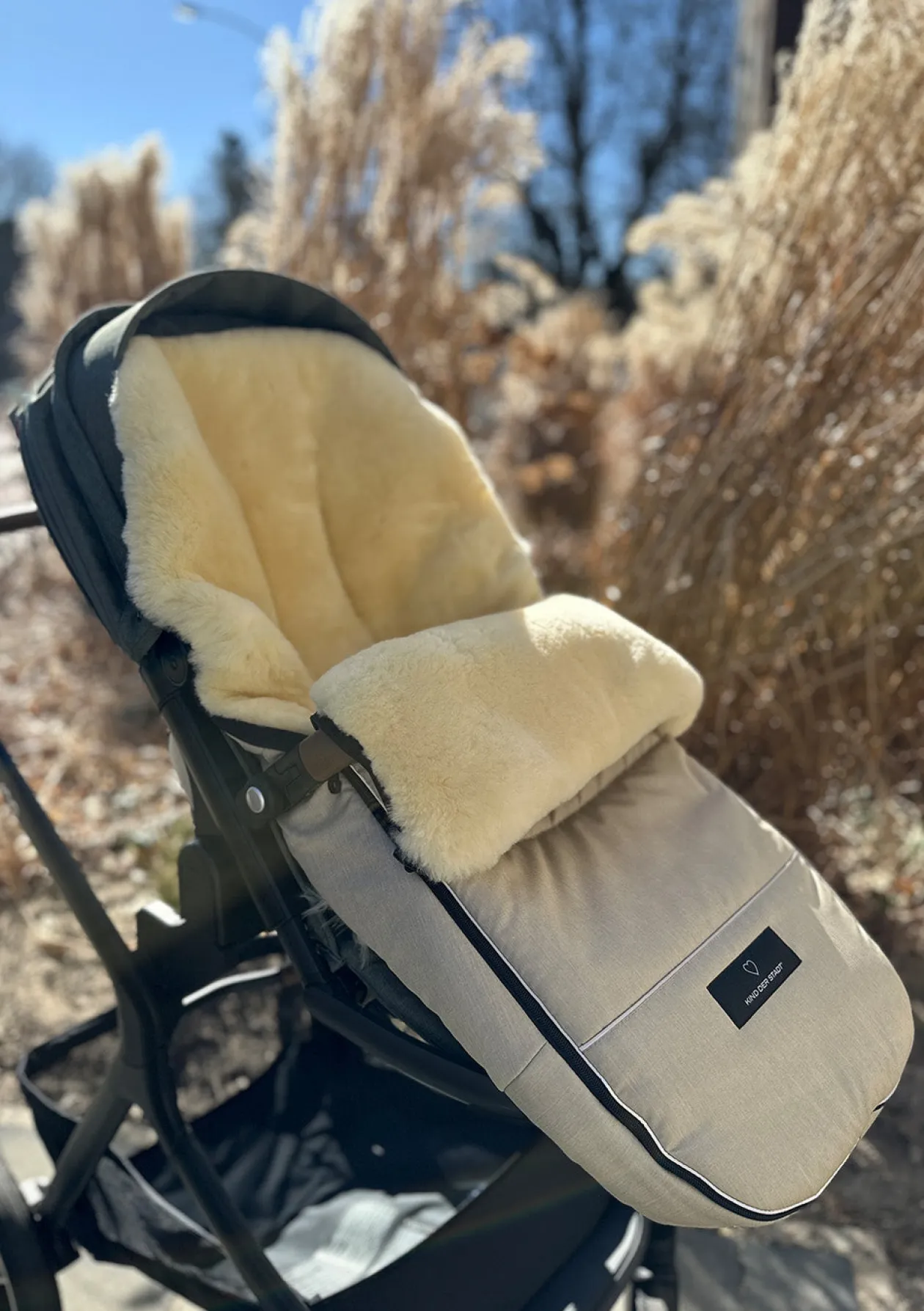 Premium Lammfell-Fußsack Limited Edition dune-beige