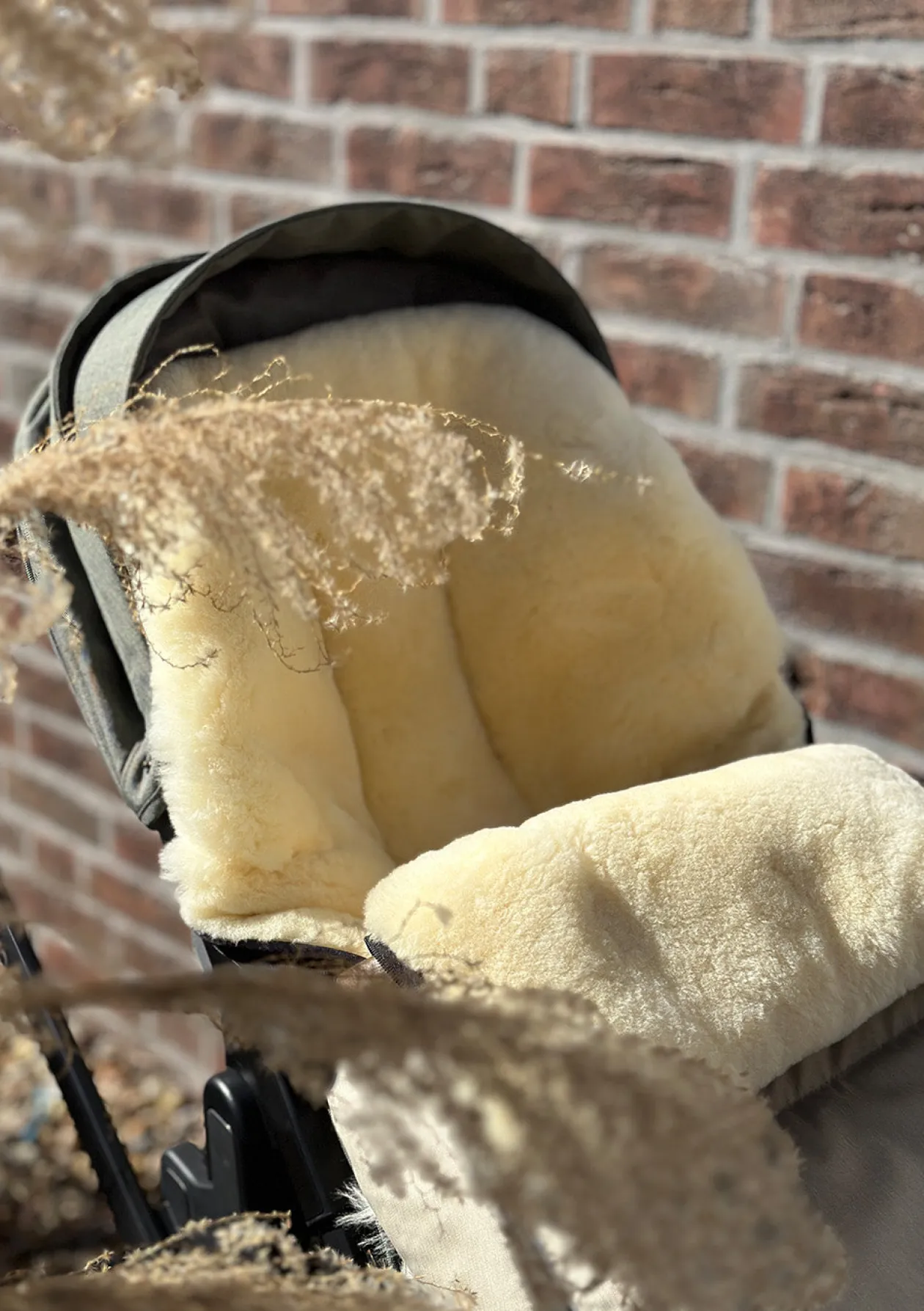 Premium Lammfell-Fußsack Limited Edition dune-beige