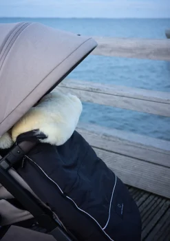 Premium Lammfell-Fußsack midnight black