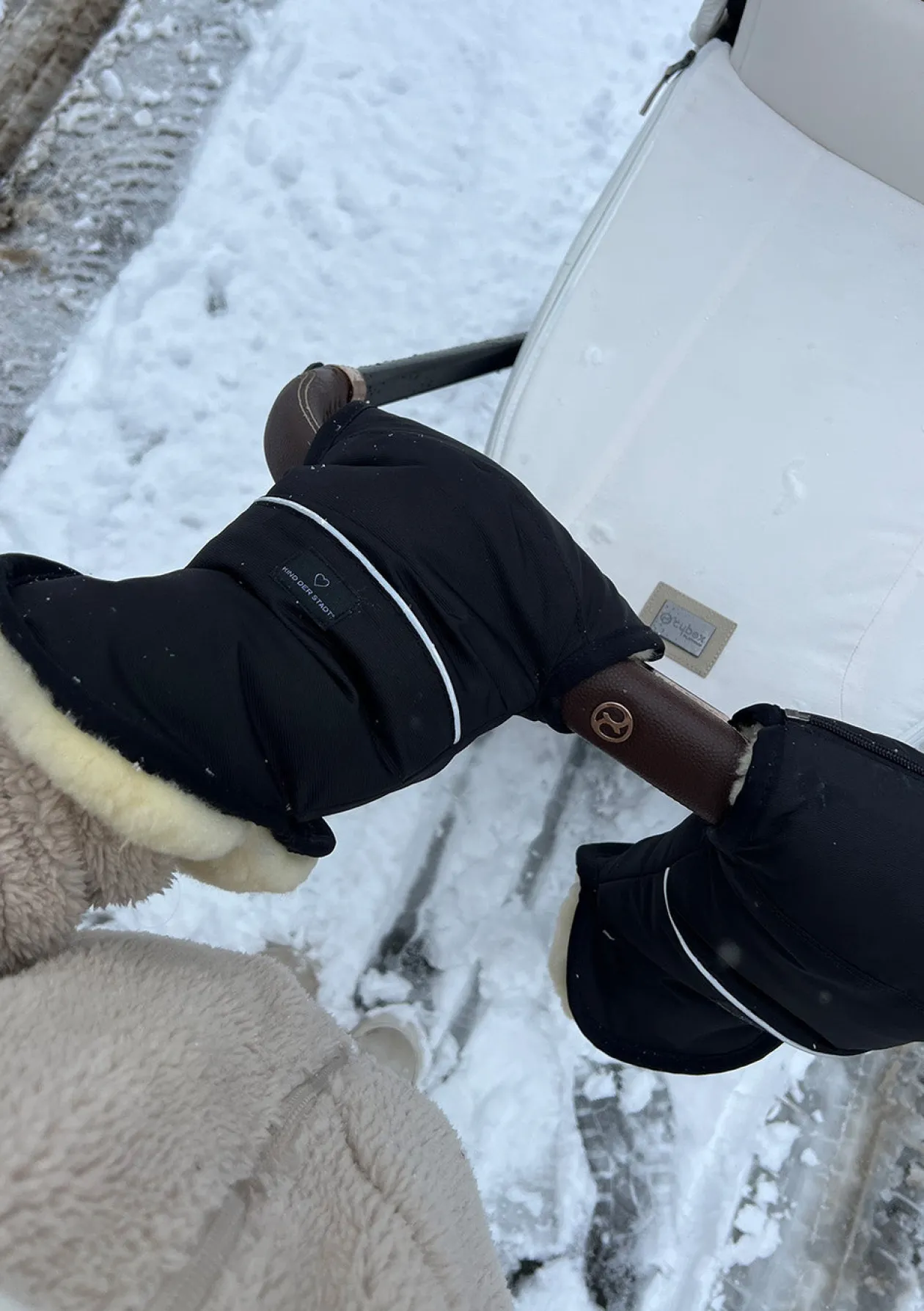 Premium Lammfell-Handwärmer midnight black