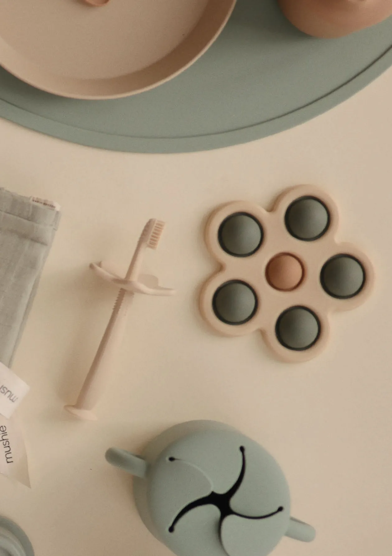 Silikon Spielblume Dried Thyme / Natural / Shifting Sand