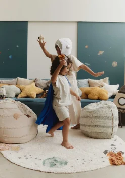 Teppich mit Weltraum-Motiven 'Interstellar Journey' waschbar Ø 140 cm